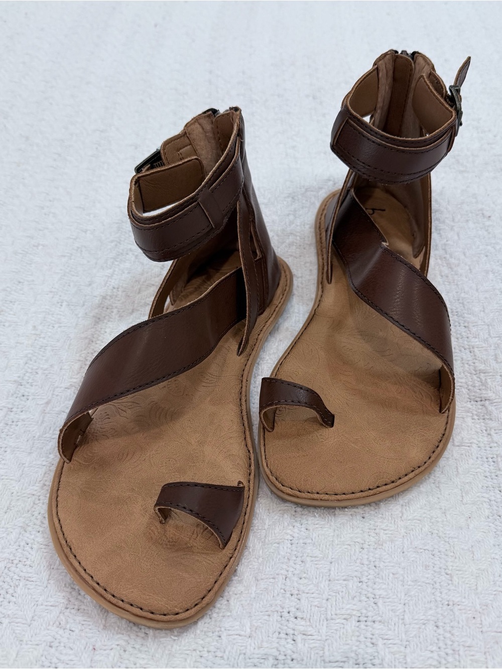 b.o.c. Brown Toe Loop Ankle Strap Sandals | Women’s Size 8M